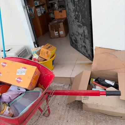 Spendenpakete für Tiere auf Kreta unterstützen Helfer Sarah