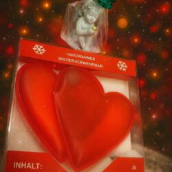 Adventkalender-Gewinnspiel mit Schutzengel und Handwärmern
