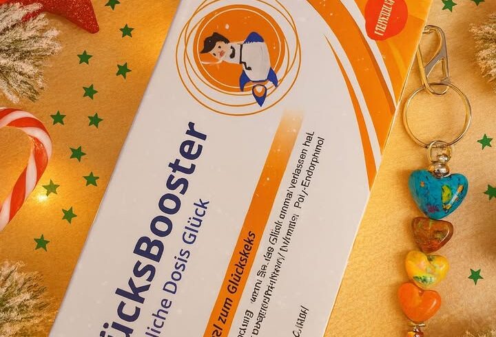 Adventkalender-Gewinnspiel mit Schlüsselanhänger und Medikament